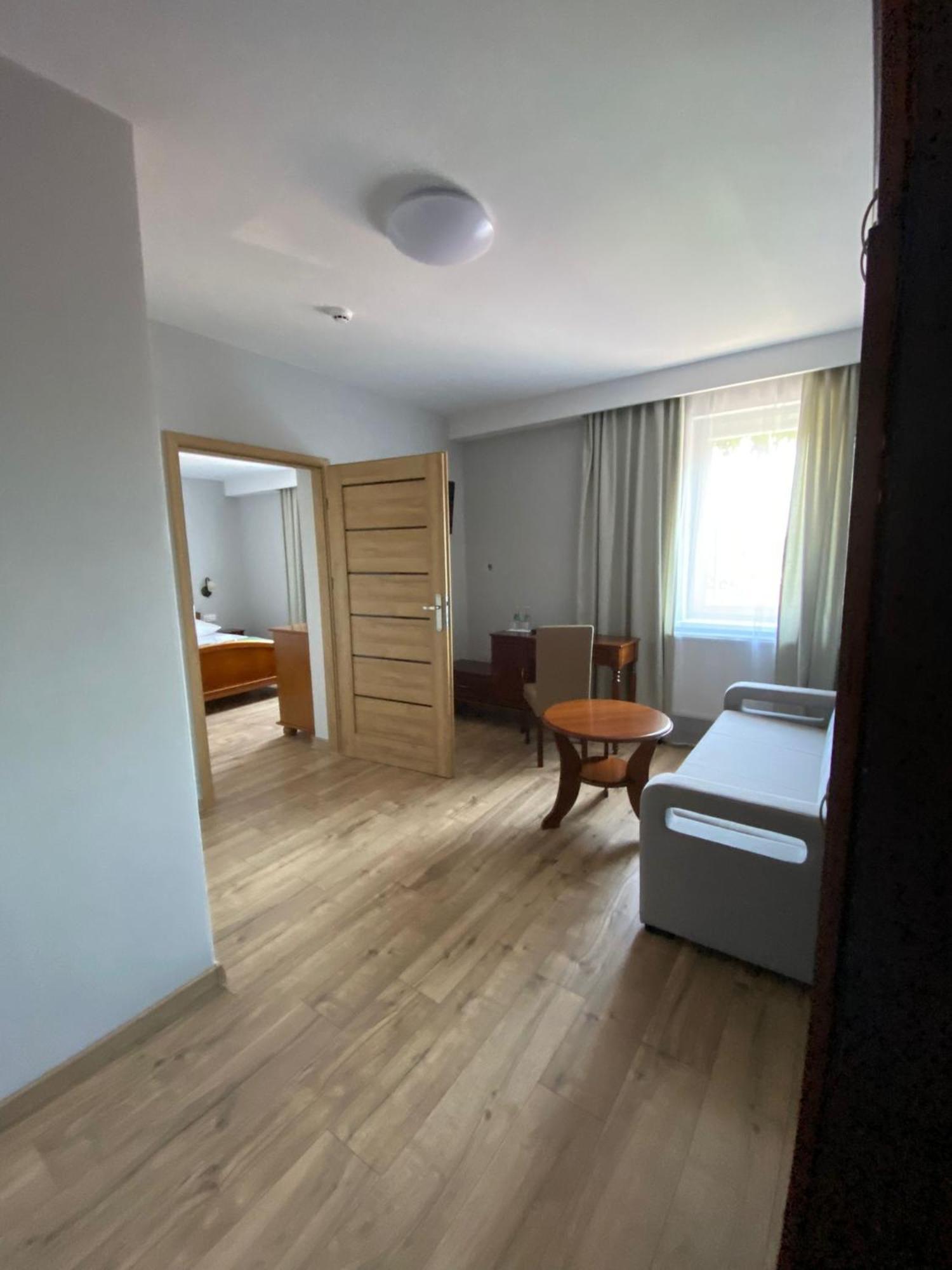 Hotel Kresowianka Konin  Kültér fotó