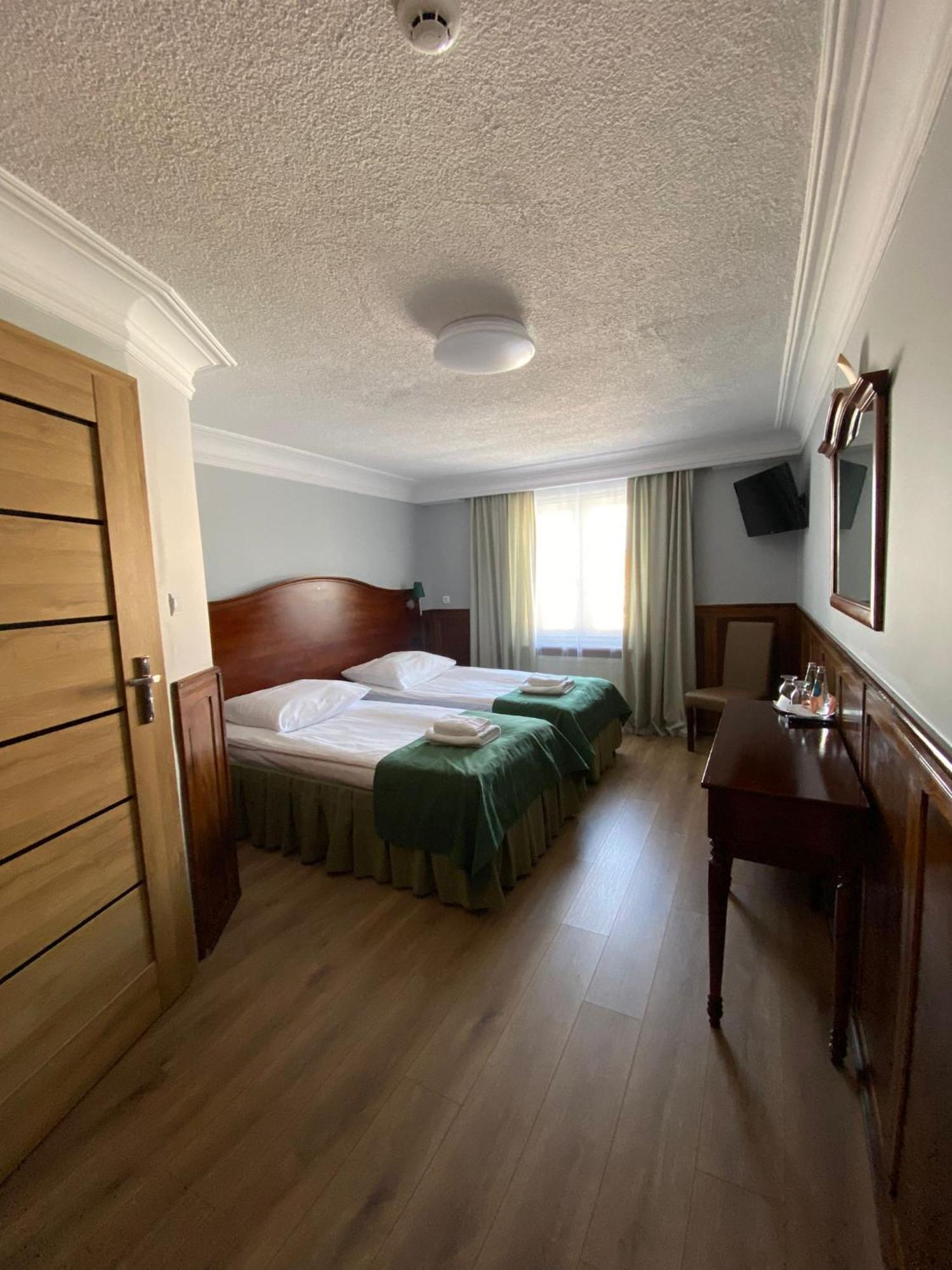 Hotel Kresowianka Konin  Kültér fotó